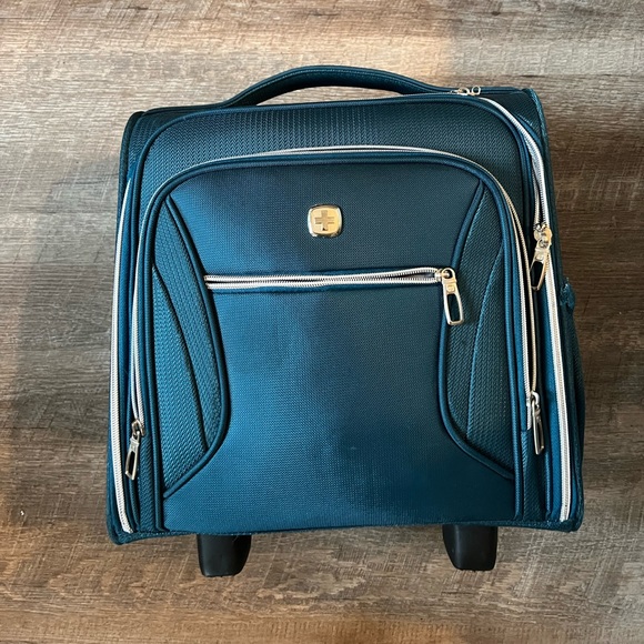 SwissGear Bags Swissgear Checklite Under Seat Carry On Suitcase